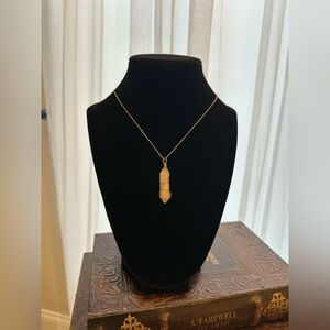 Rose quartz pendant necklace